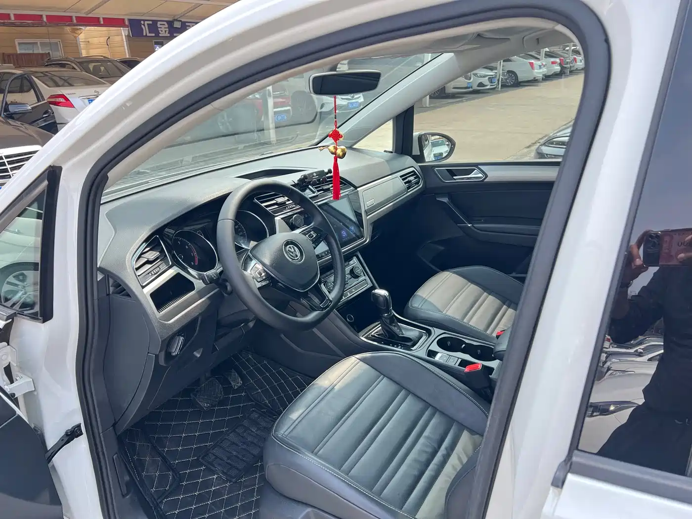 Volkswagen Touran 2016 Touran L 280TSI DSG Luxury фото 10