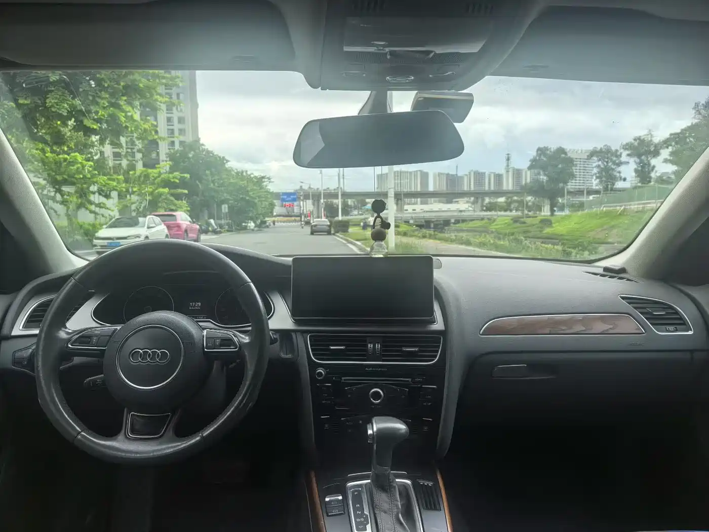 Фото 6 - Audi A4L