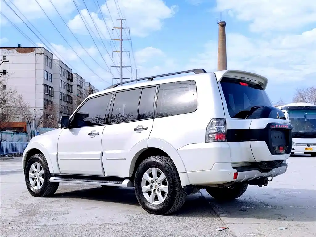 Mitsubishi Pajero (Import) 2020 Collector's Edition 3.0L Auto Premium Off-road фото 6