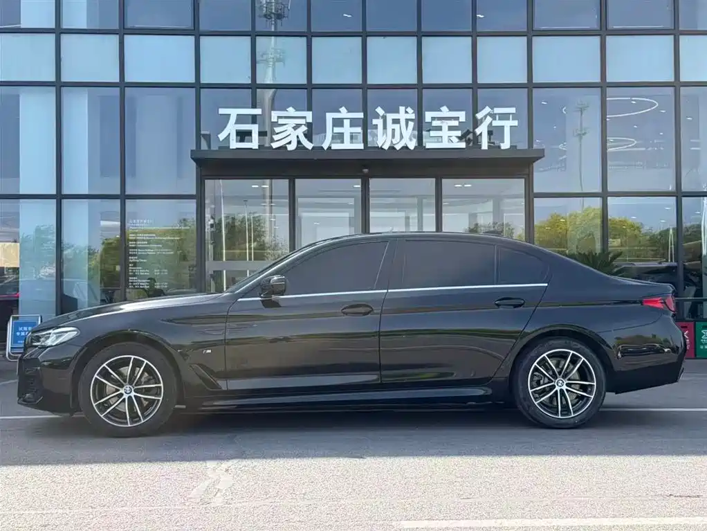BMW 5 Series 2022 525Li M Sport Package фото 3