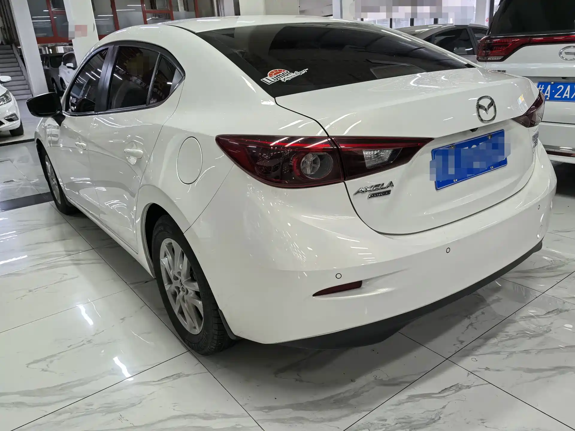 Фото 4 - Mazda Mazda 3