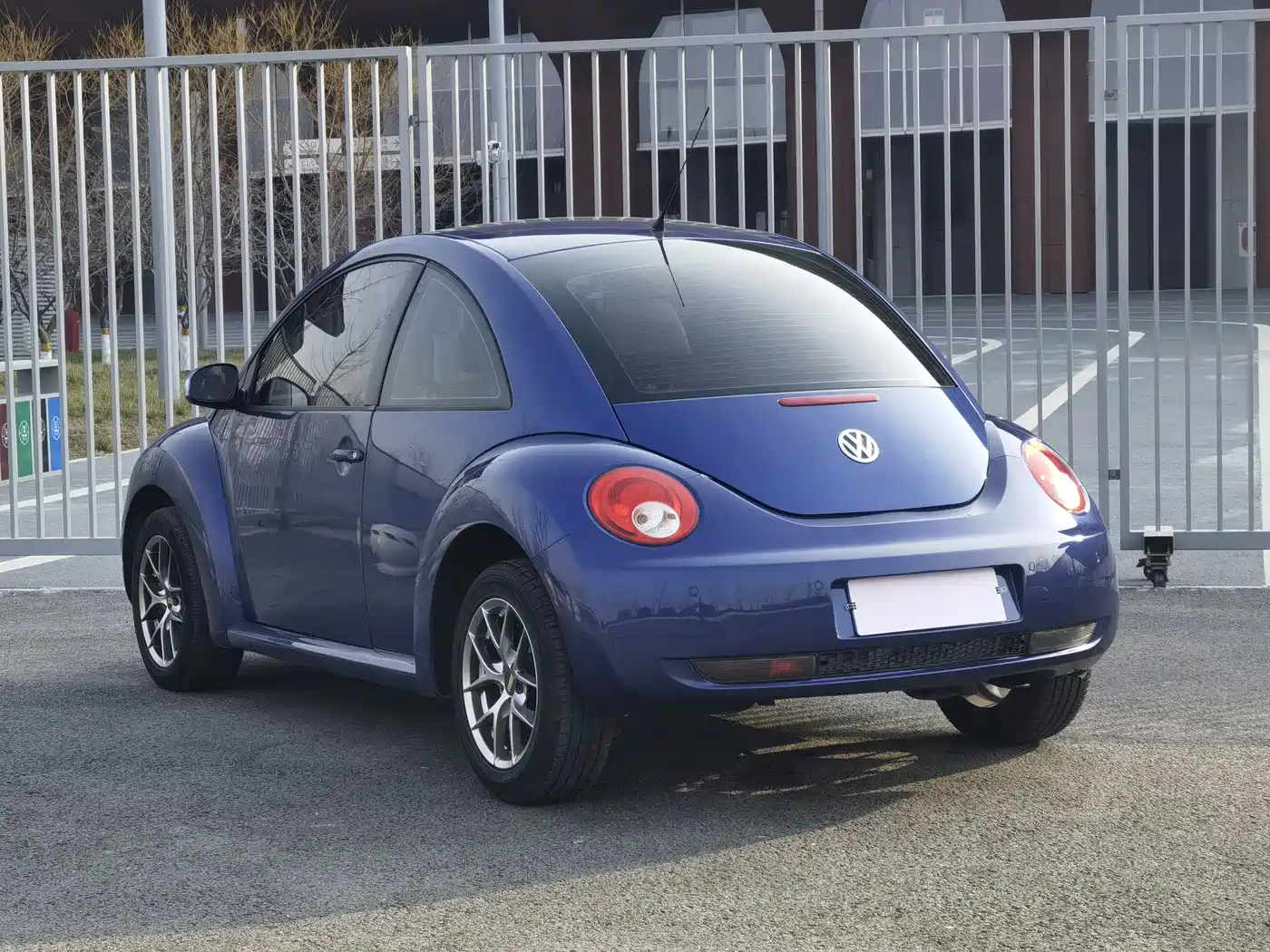 Volkswagen Beetle 2006 Model 2.0 Luxury Edition фото 5