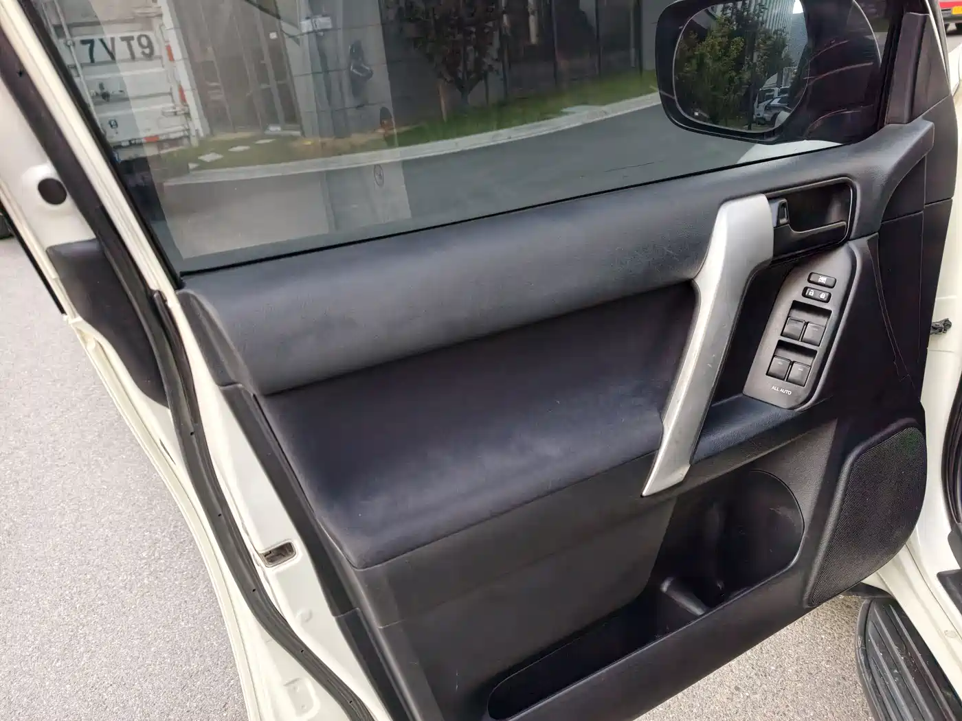 Toyota Prado (Import) 2014 2.7L Automatic Standard Edition фото 9