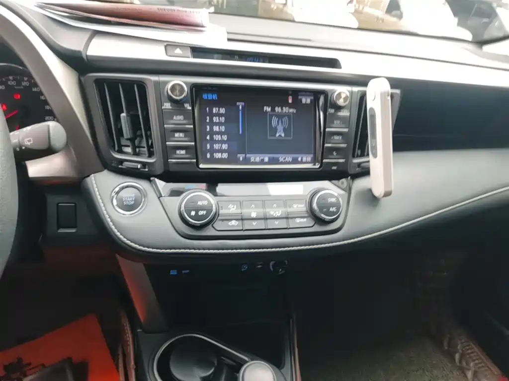 Toyota RAV4 Rongfang 2019 2.0L CVT 2WD Style X Limited Edition China VI фото 13