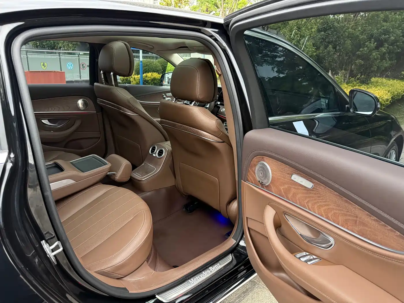 Mercedes-Benz E-Class 2022 E 300 L Fashion фото 43