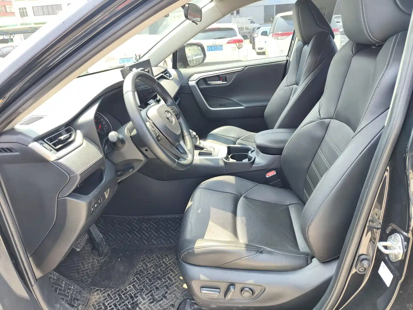 Toyota Wildlander 2022 2.0L CVT FWD Luxury PLUS Edition фото 7