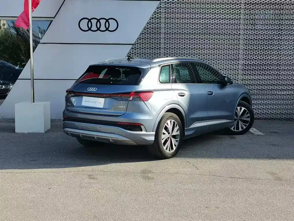 AUDI Q4 E TRON
