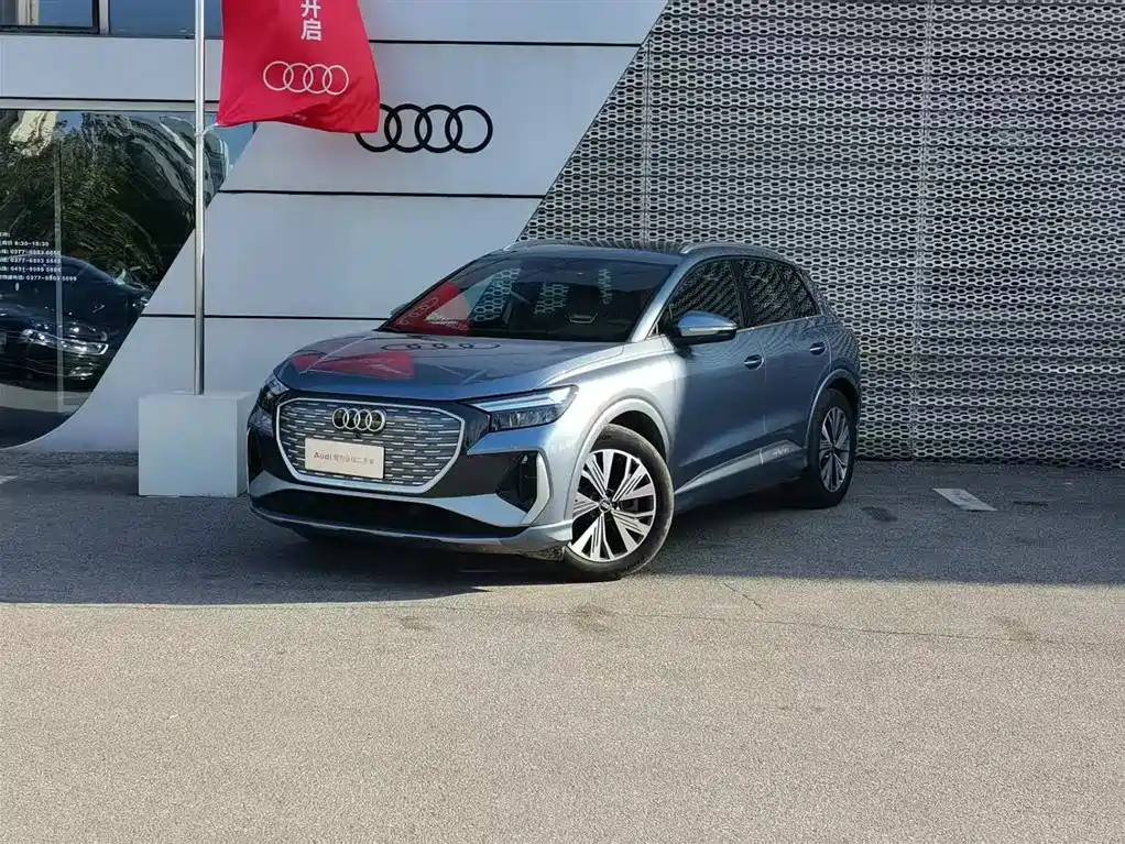 AUDI Q4 E TRON