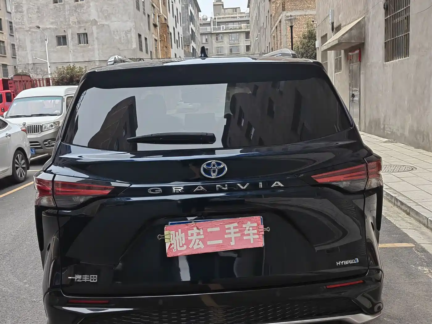Toyota Granvia 2023 2.5L Hybrid Flagship VIP Edition фото 2