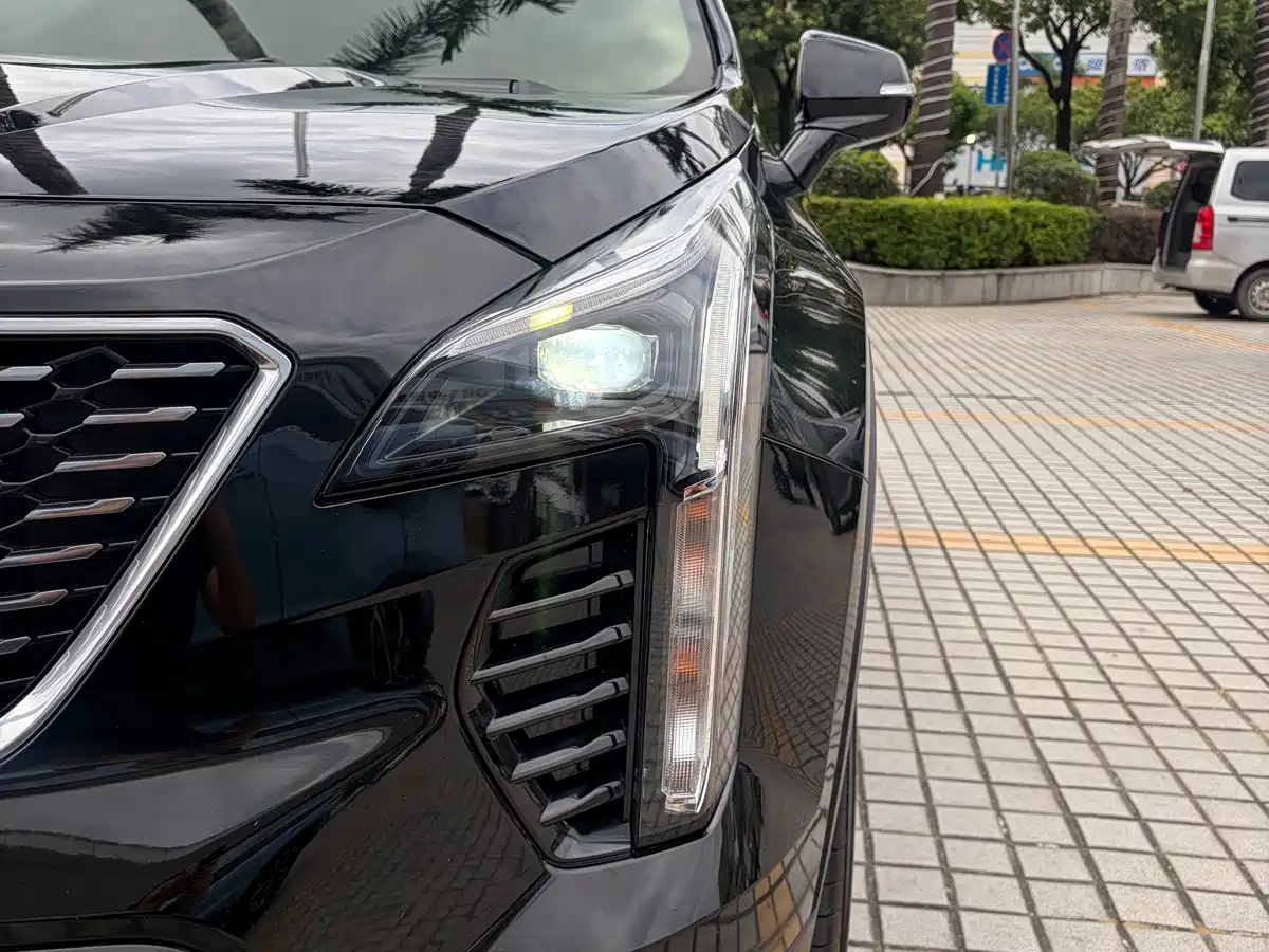 CADILLAC XT4