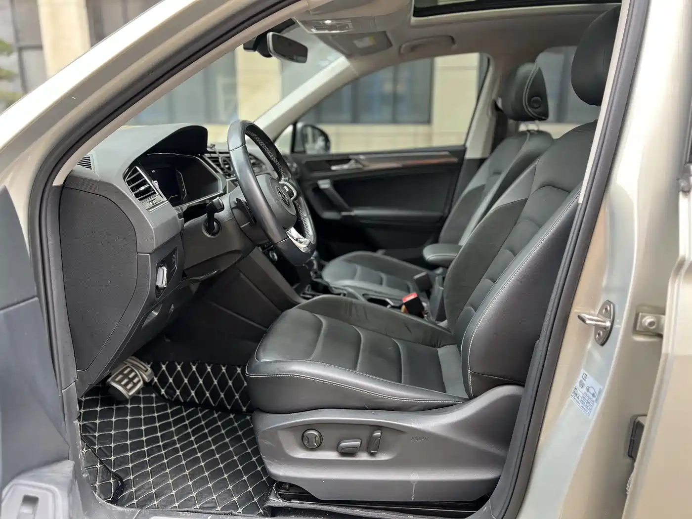 Volkswagen Tiguan L 2021 330TSI Automatic 2WD R-Line Premium фото 5