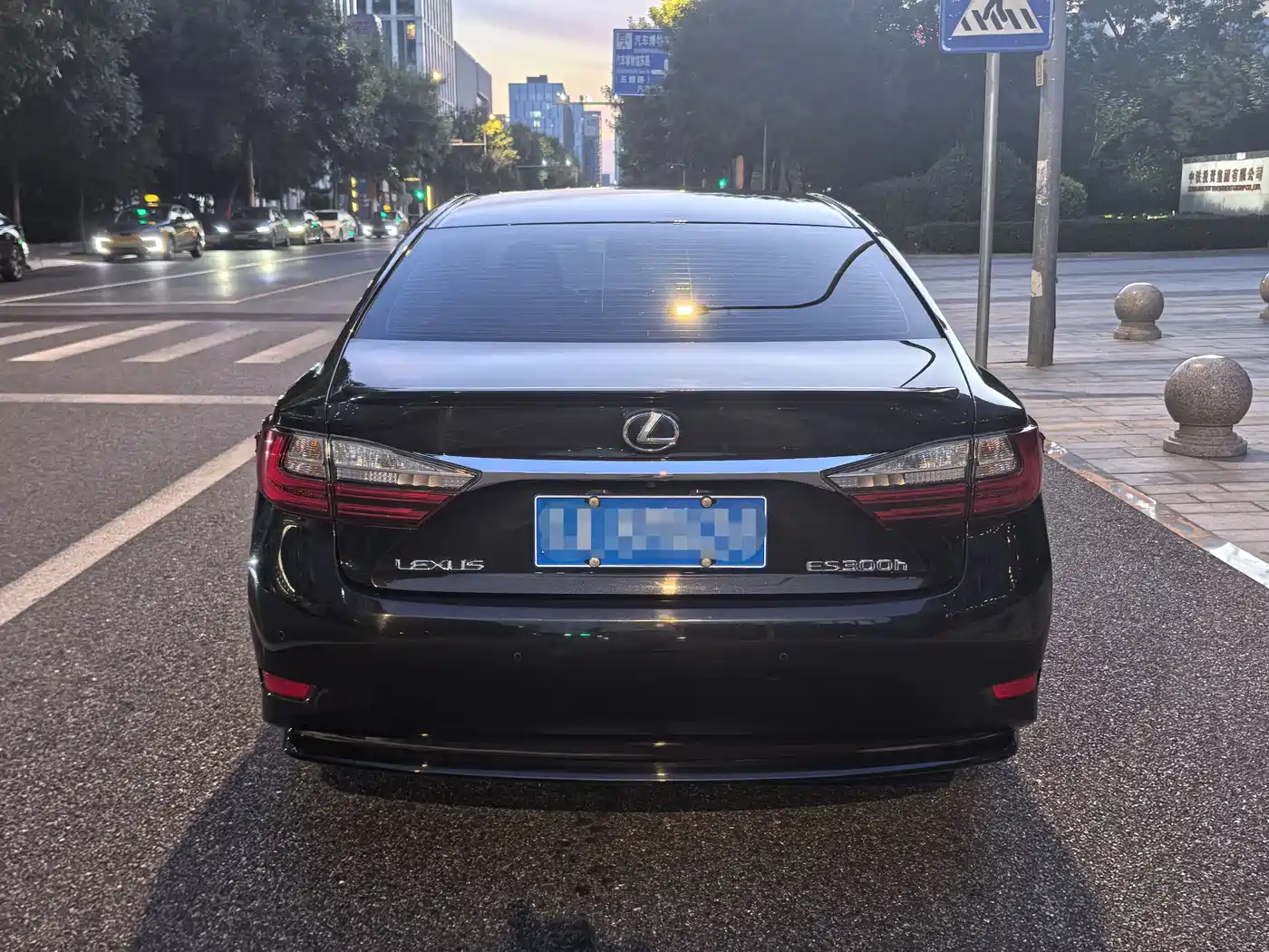 Фото 3 - Lexus ES