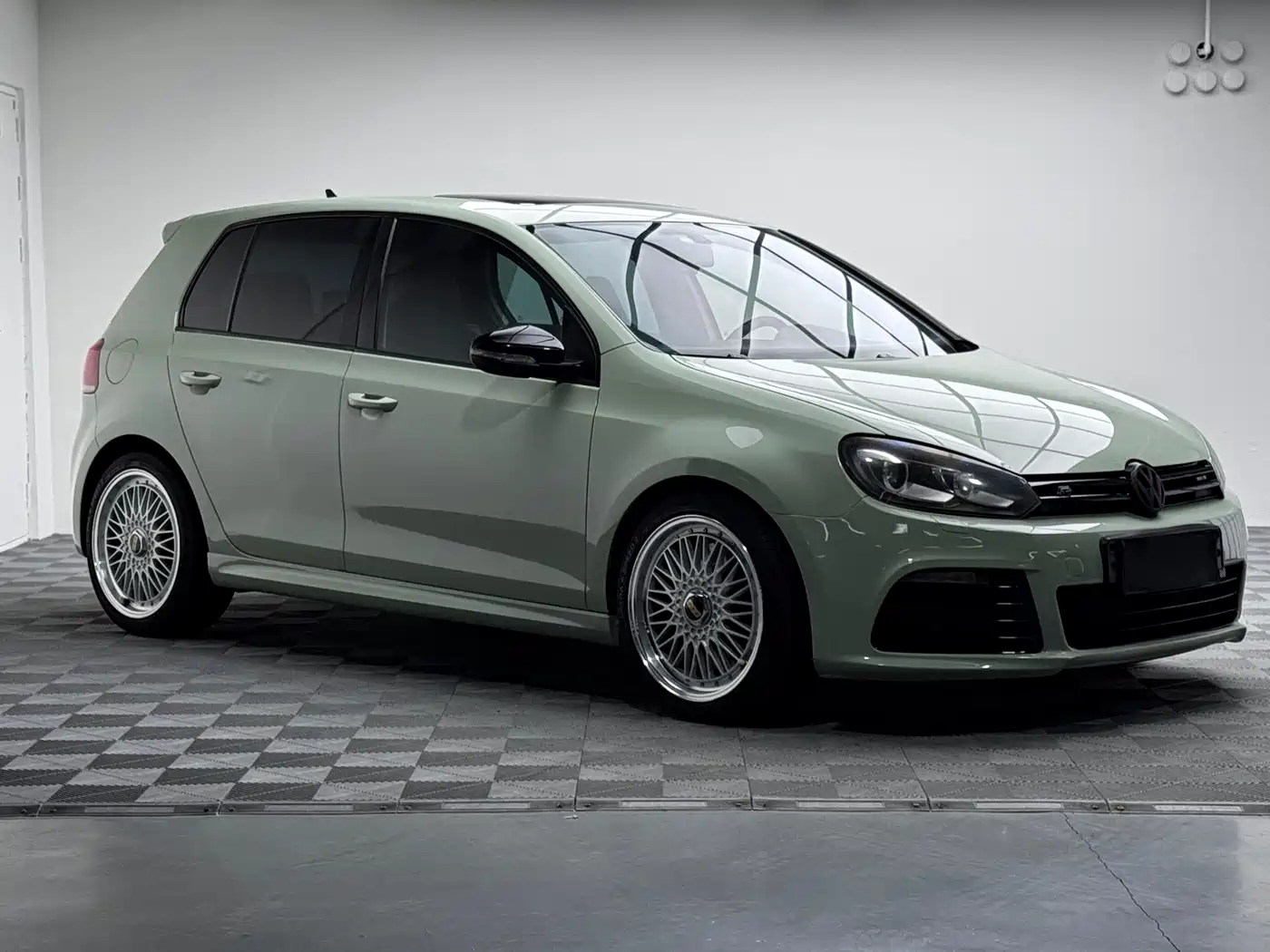 Volkswagen Golf (Import) 2011 2.0TSI R фото 3