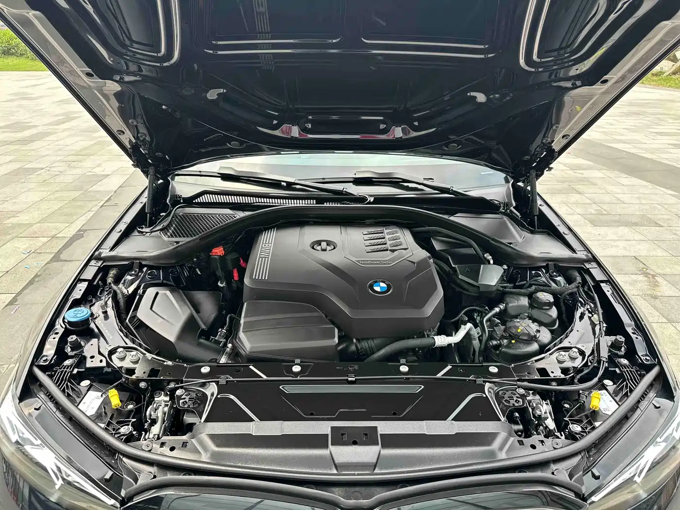 BMW 3 Series 2025 330i M Sport Night Edition фото 35