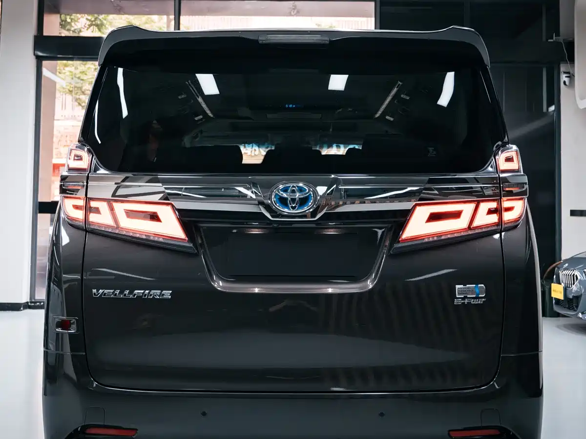 Toyota Vellfire 2019 Hybrid 2.5L HV Luxury Edition фото 4