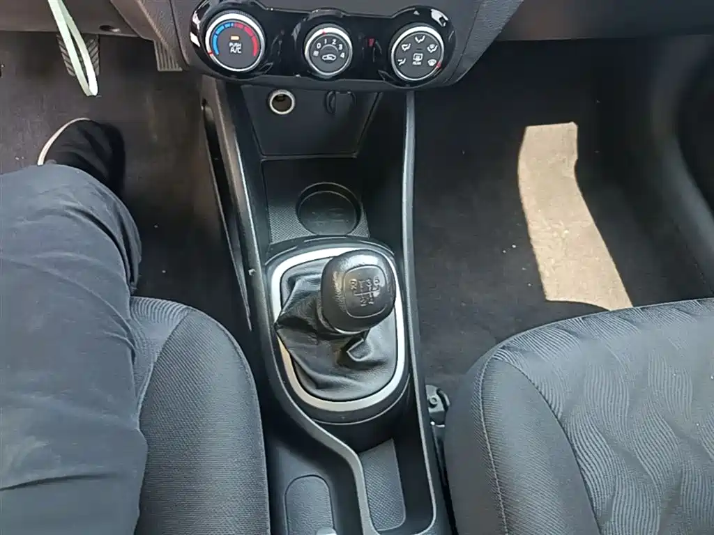 Kia K2 2015 Sedan 1.4L MT GLS фото 14