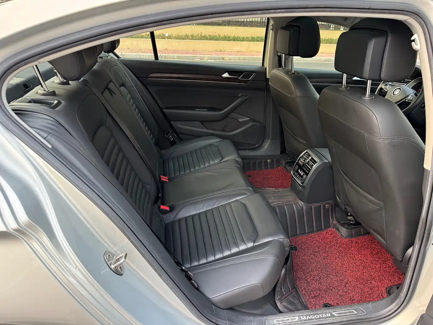 Volkswagen Magotan 2019 330TSI DSG Luxury Class China VI фото 17