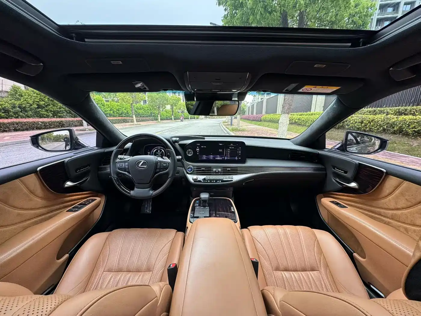 Lexus LS 2021 500h Luxury Edition фото 12