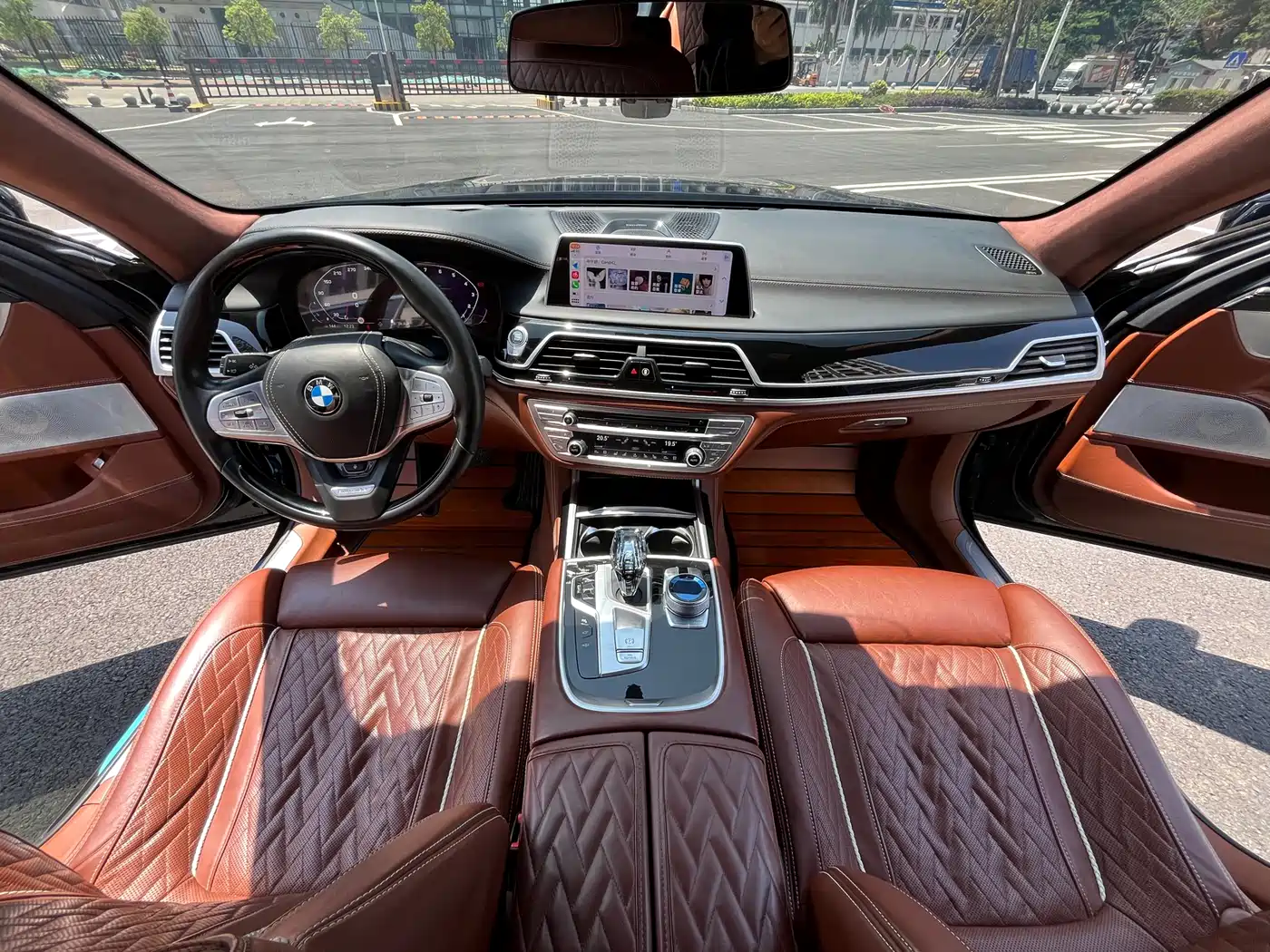 BMW 7 Series 2019 740Li xDrive Executive M Sport Package фото 10
