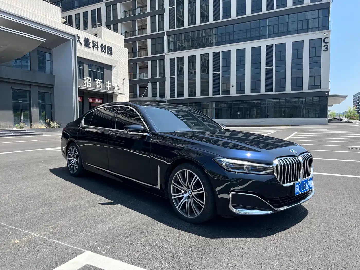 BMW 7 Series 2019 740Li xDrive Executive M Sport Package фото 2