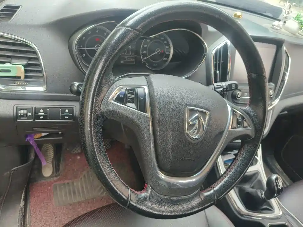 Baojun 560 2015 2015 1.8L Manual Luxury