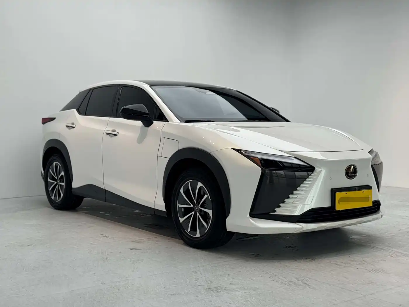 Lexus RZ 2023 450e 4WD Deluxe фото 3