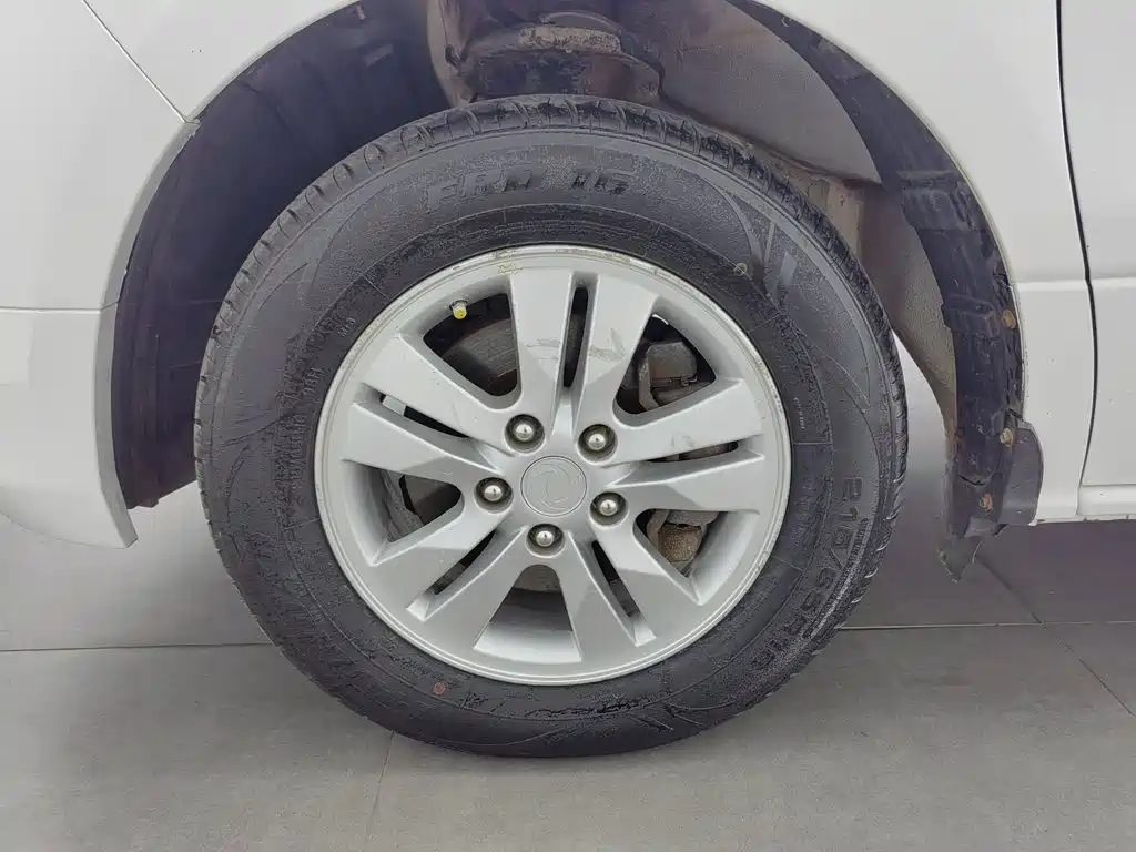 Dongfeng Fengxing Fengxing CM7 2015 2014 2.4L Manual Business Edition