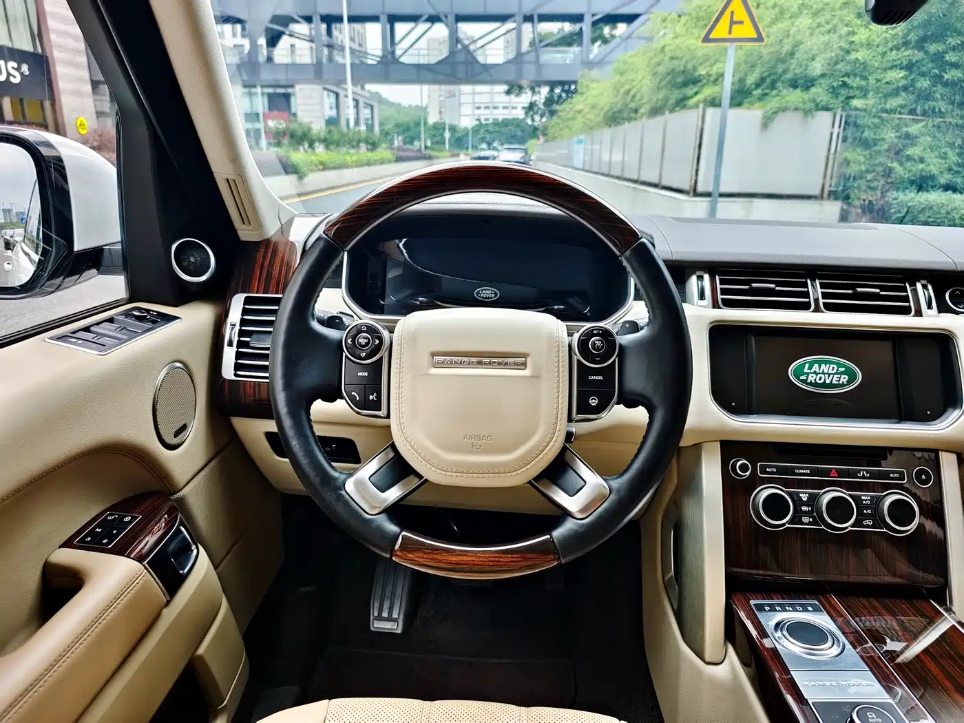 Photo 22 - Land Rover Range Rover