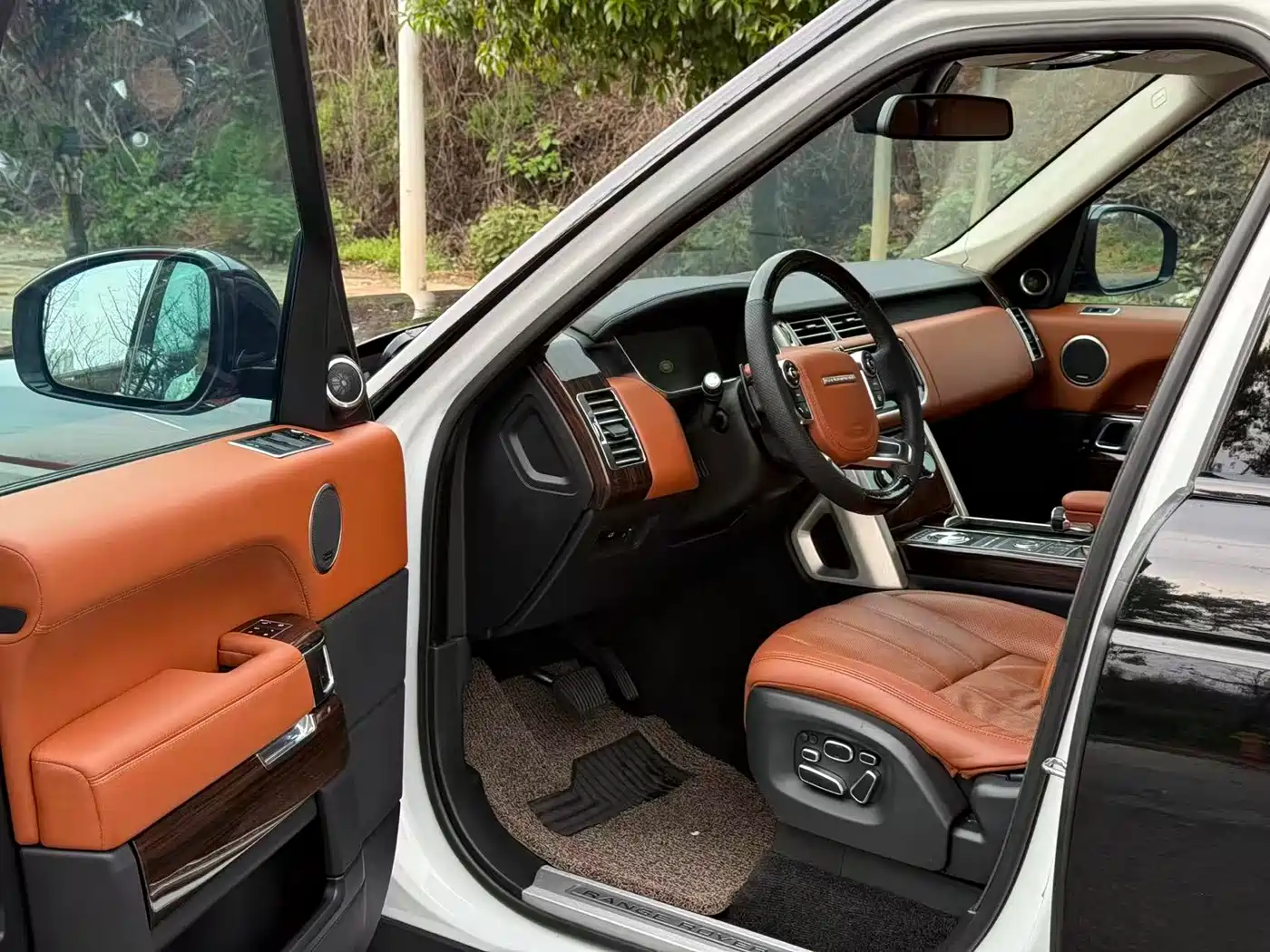 Land Rover Range Rover 2015 3.0 SC V6 Vogue SE Genesis Extended Edition фото 4