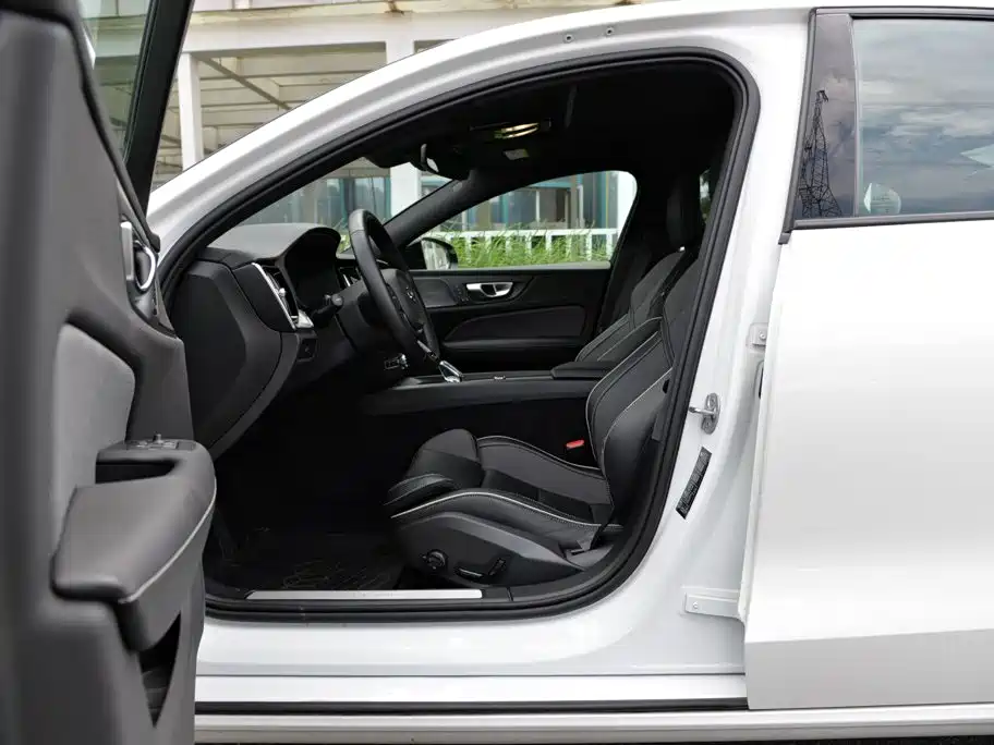 Фото 4 - Volvo S60