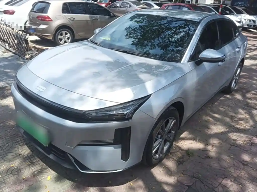 Geely Galaxy L6 2025 EM-i 140km Voyage Edition