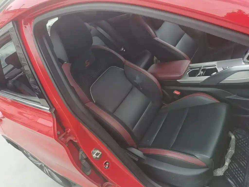 Фото 25 - Geely Binyue