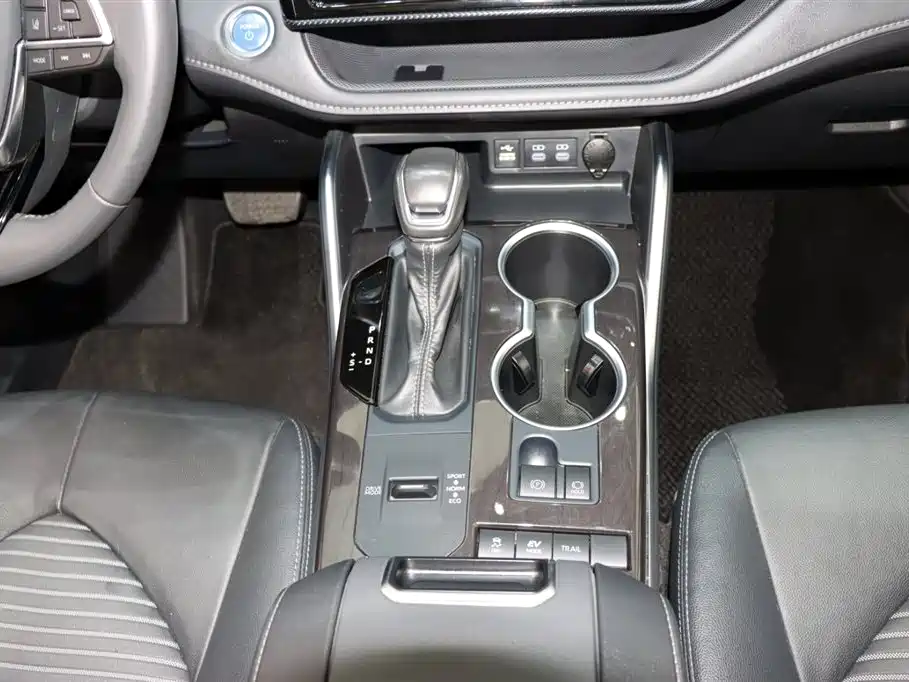 Toyota Crown Kluger 2022 2.5L HEV 4WD Premium Edition фото 16