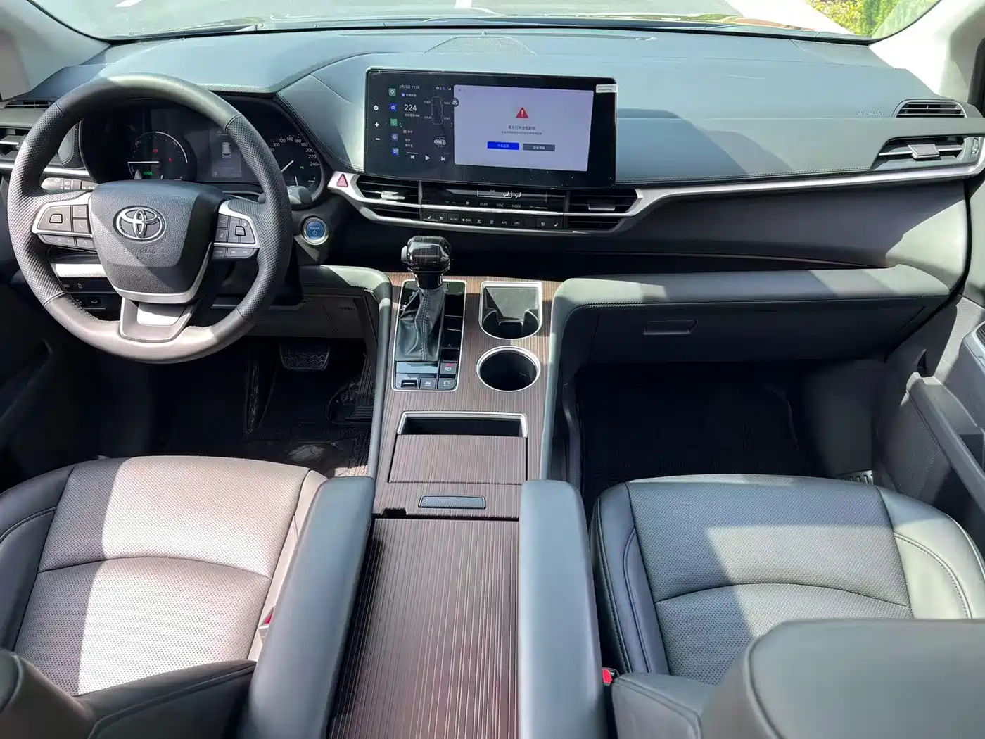 Toyota Sienna 2024 2.5L Hybrid Premium Edition фото 17