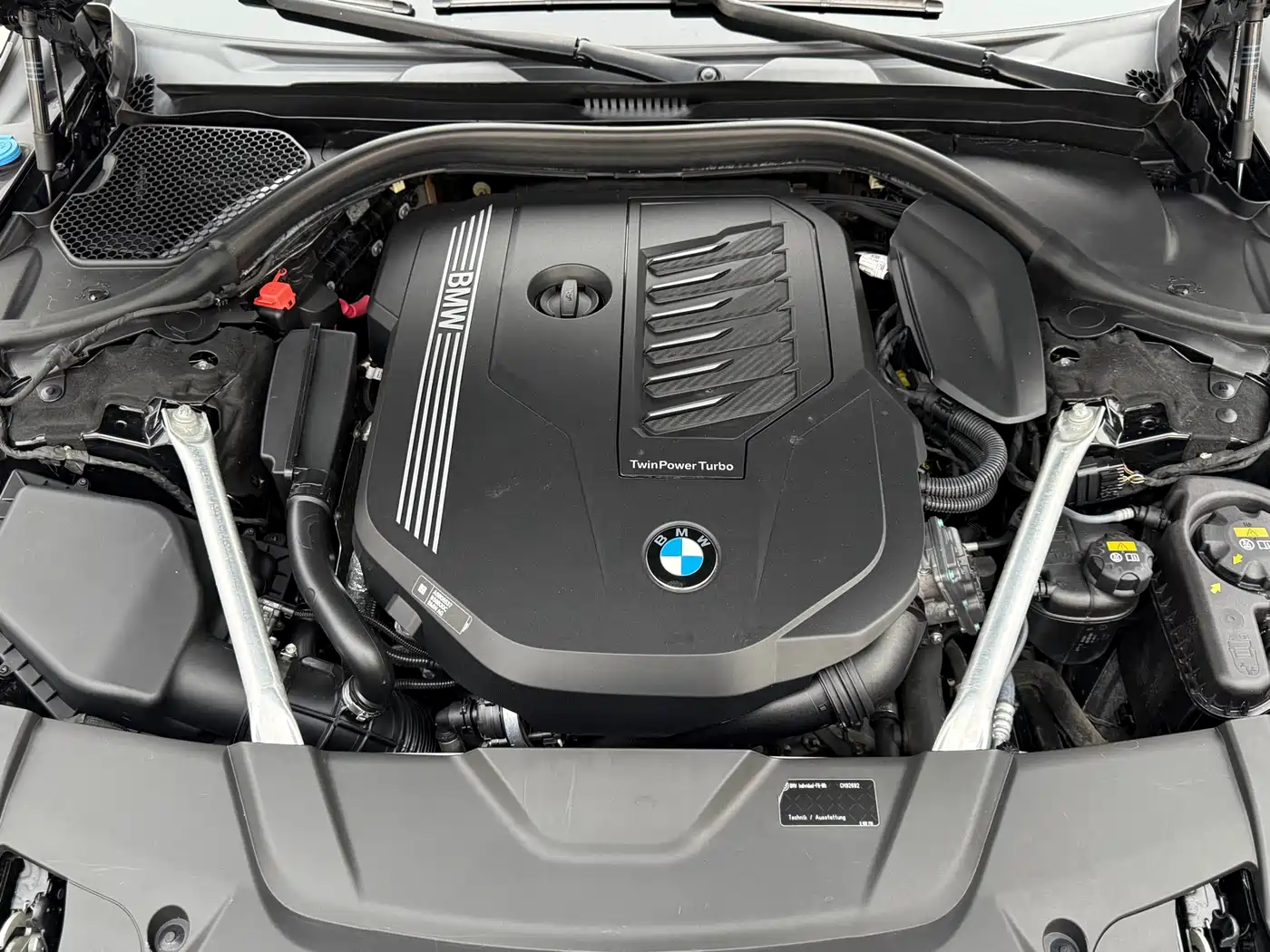 BMW 7 Series 2021 Model 740Li xDrive Executive M Sport Package фото 39
