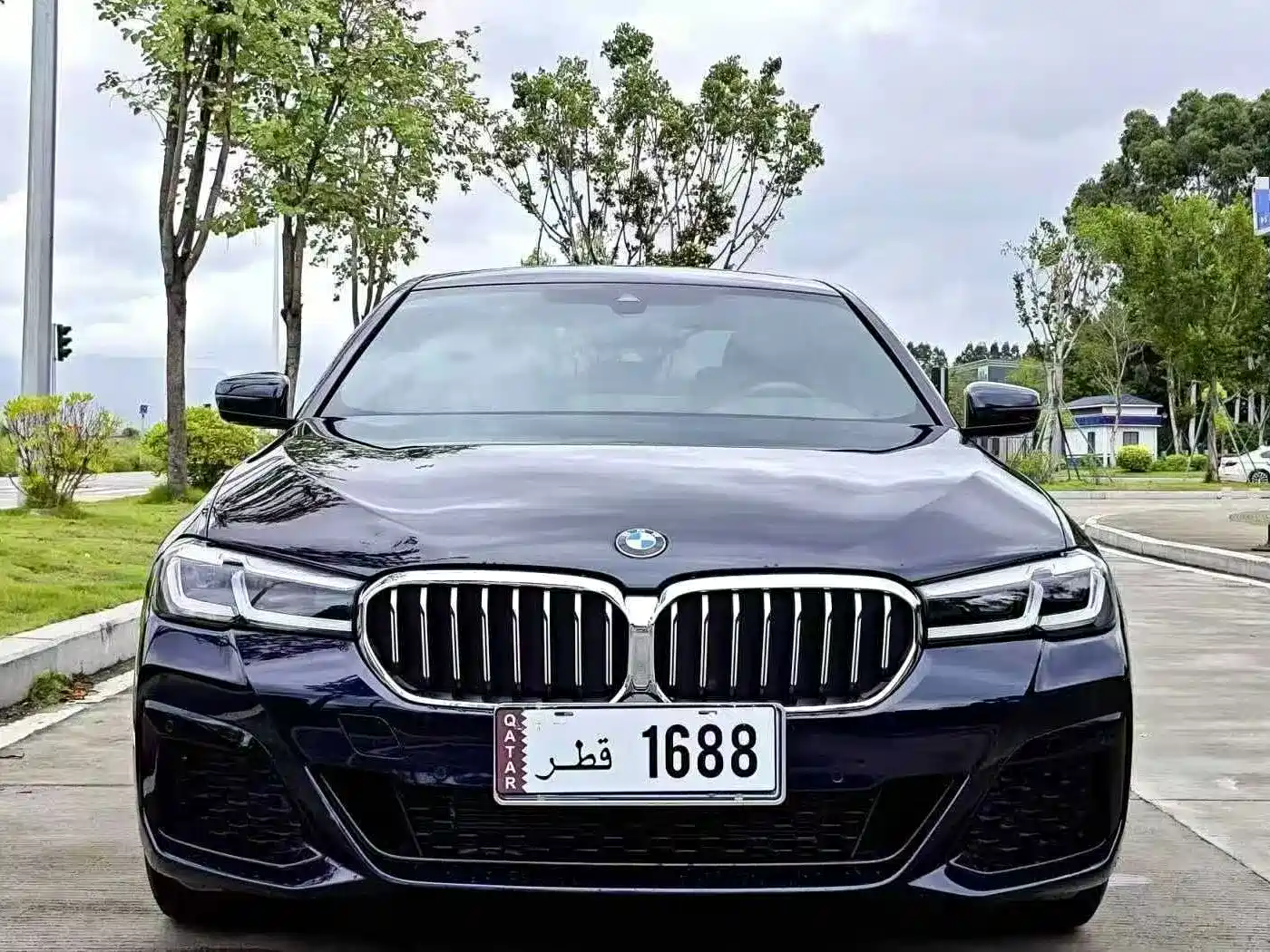 Photo 2 - BMW 5 Series