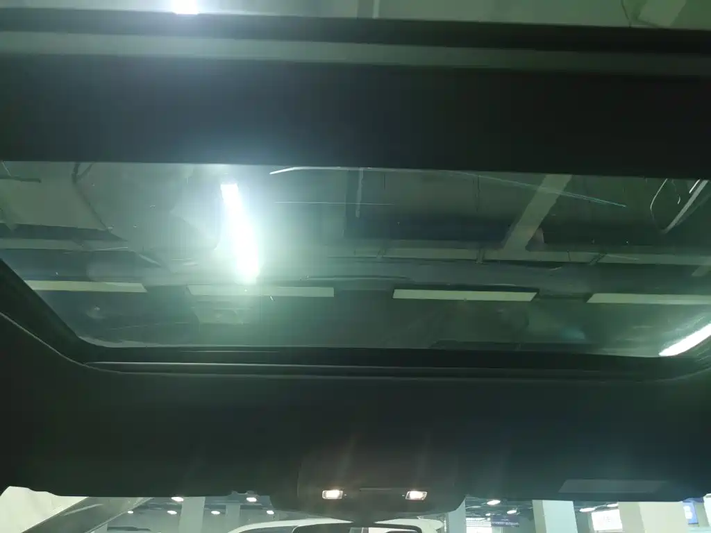 Photo 2 - Ford Explorer