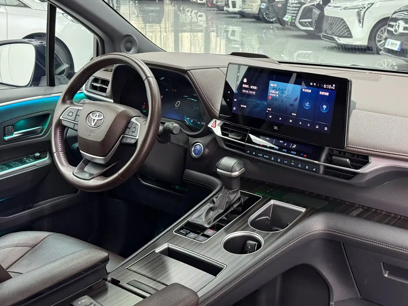 Toyota Sienna 2021 2.5L Hybrid Platinum Edition фото 22