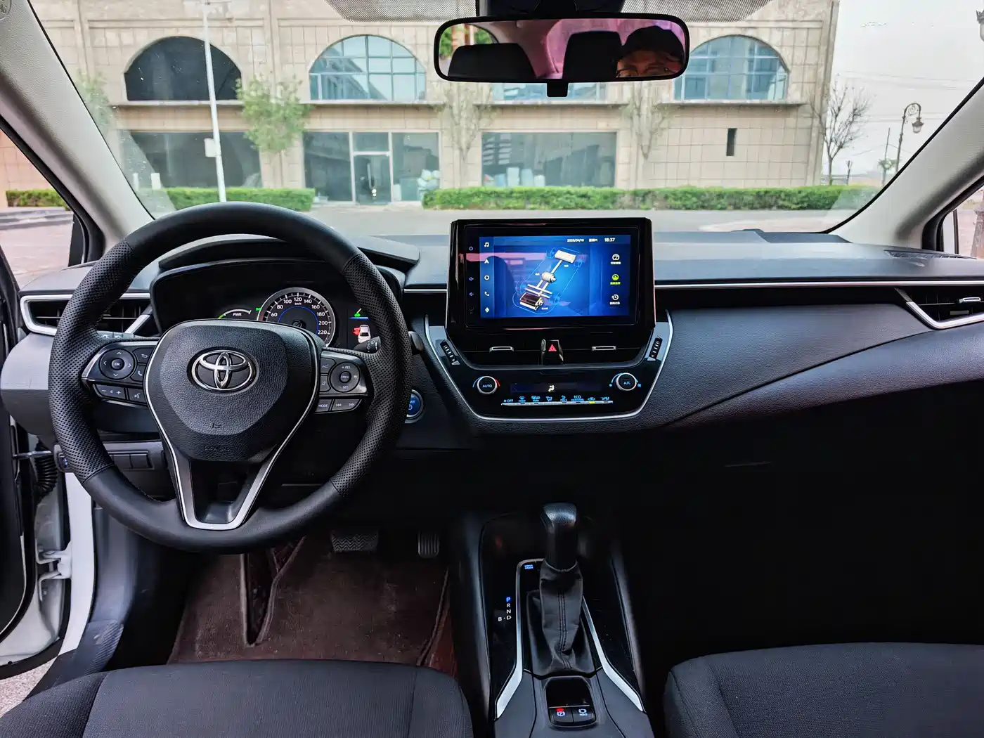Toyota Corolla 2021 Hybrid 1.8L E-CVT Pioneer Edition фото 10