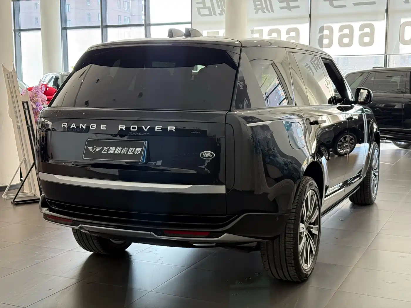 Land Rover Range Rover 2025 3.0 L6 400PS Genesis Extended Wheelbase фото 29