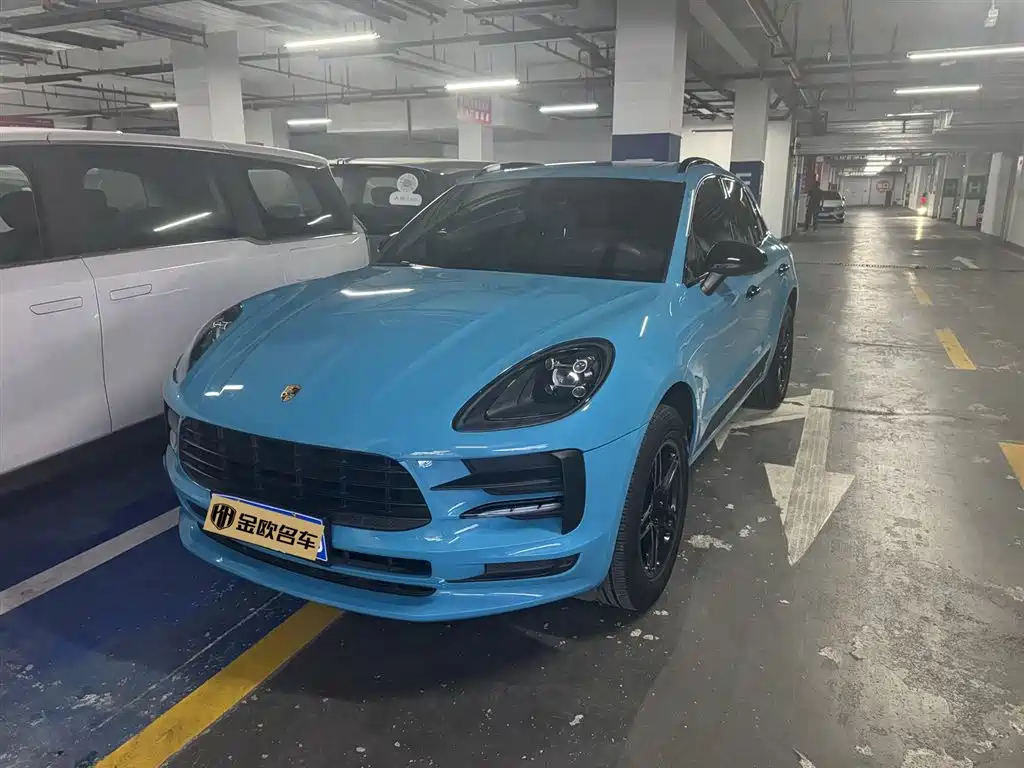PORSCHE MACAN