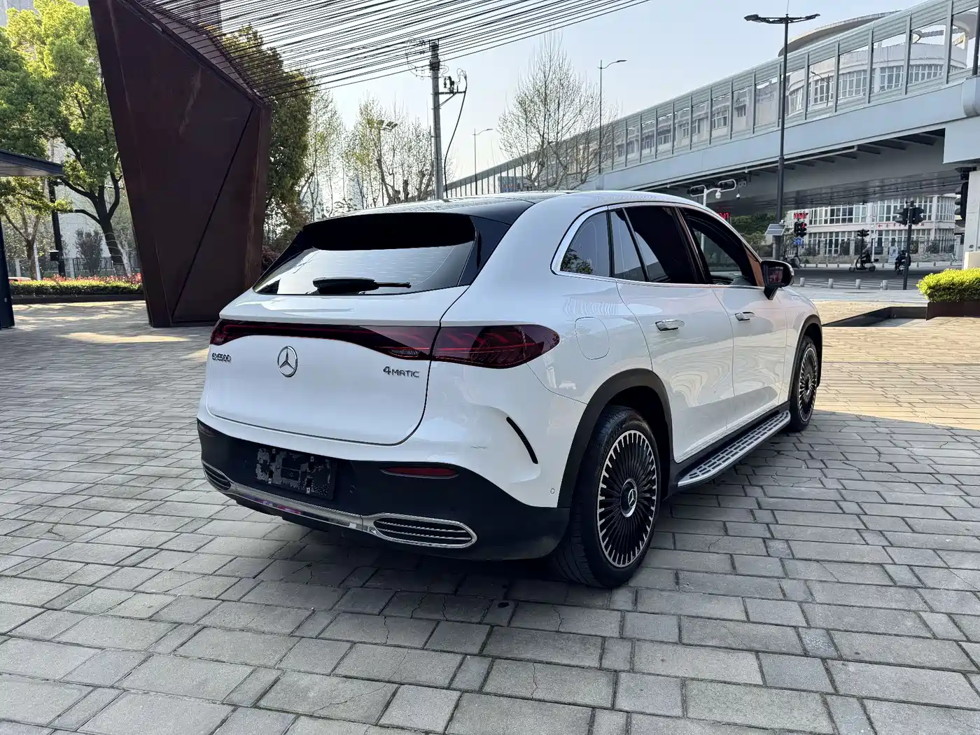 MERCEDES-BENZ EQE SUV