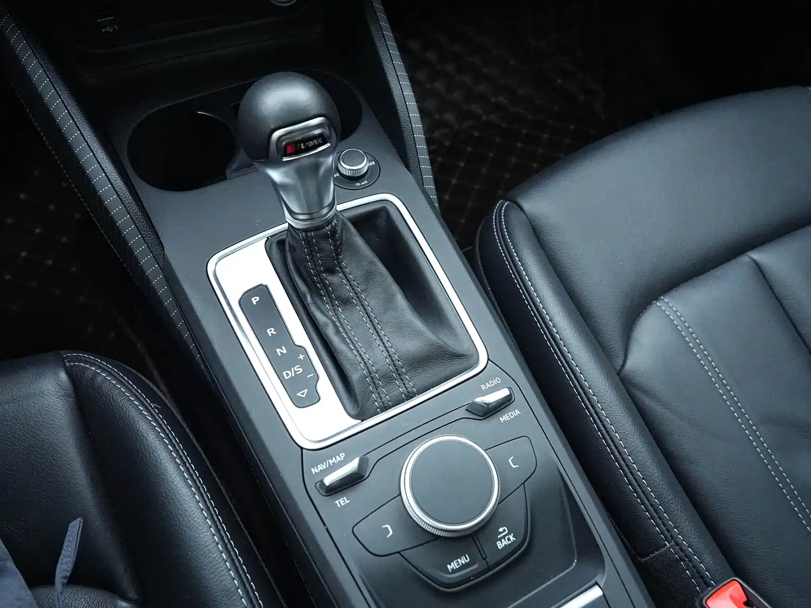 Photo 27 - Audi Q2L