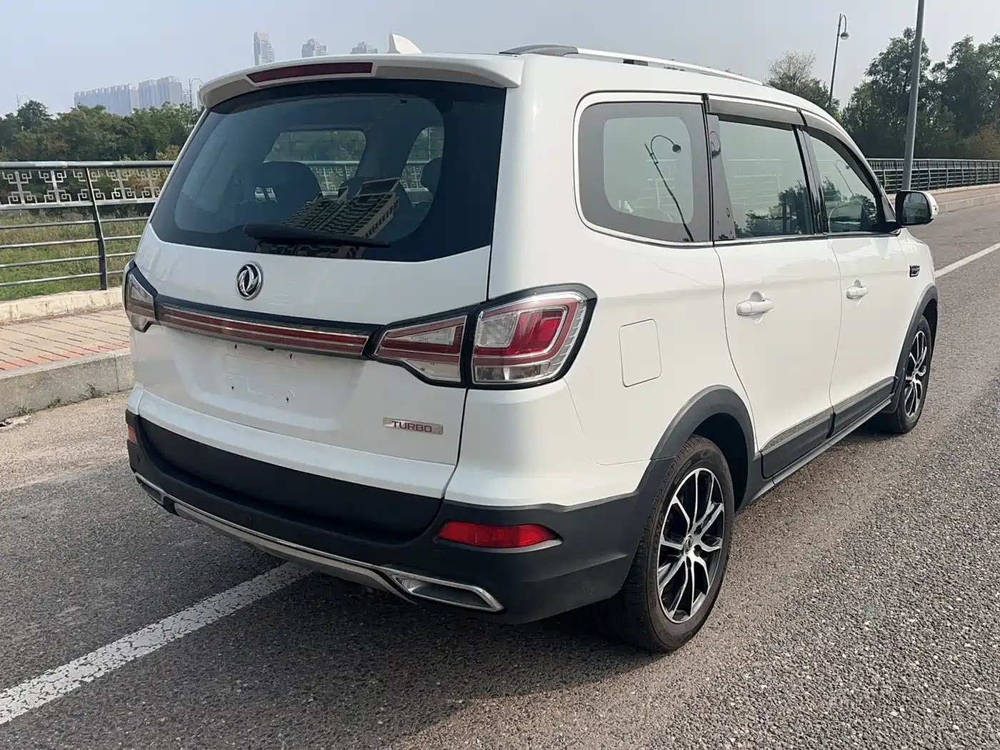 Dongfeng Fengxing Jingyi X6 2018 2017 Joy Series 1.5T Manual Luxury