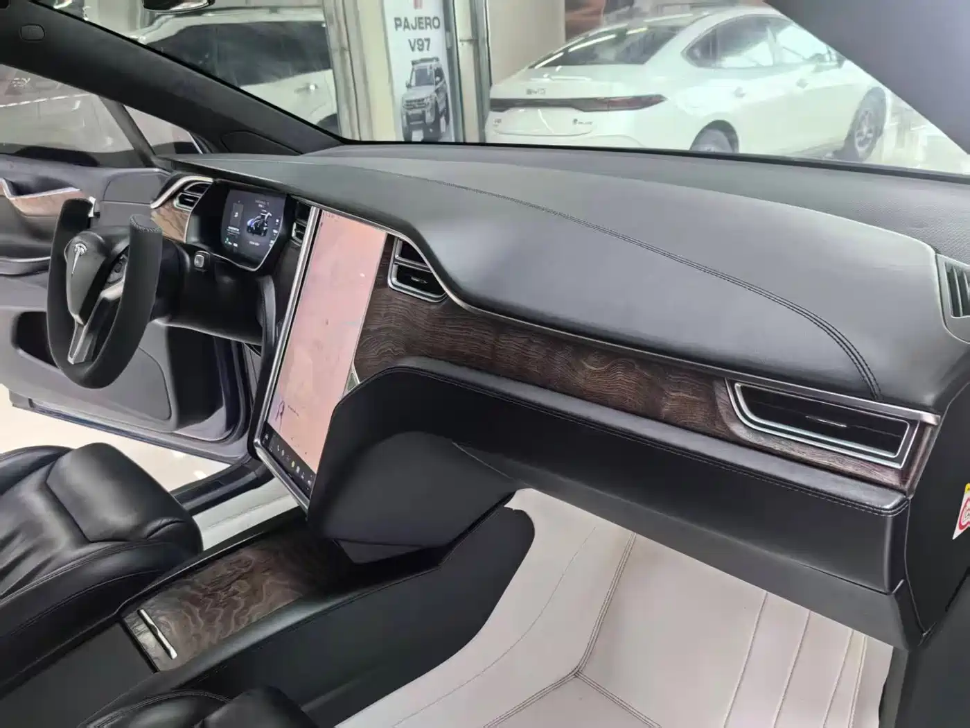 TESLA MODEL X