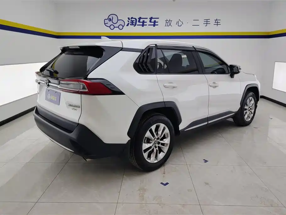 Toyota Wildlander 2020 2.0L CVT AWD Luxury Edition фото 3