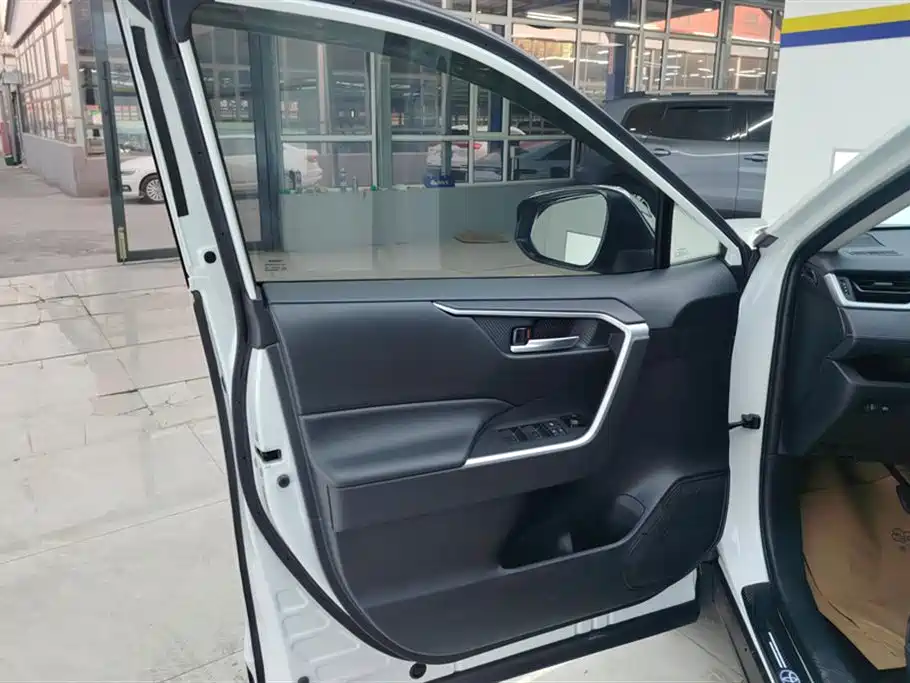 Toyota Wildlander 2020 2.0L CVT AWD Luxury Edition фото 7