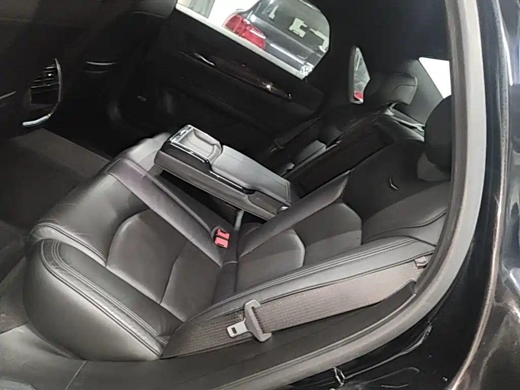 Фото 17 - Cadillac CT6