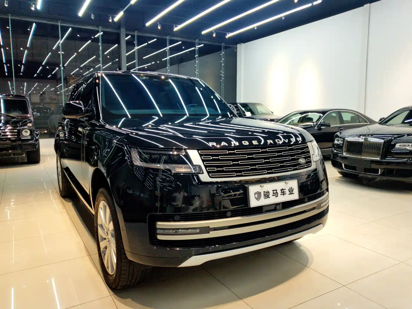 Land Rover Range Rover 2023 3.0 L6 400PS Golden Age 7-Seater Long Wheelbase