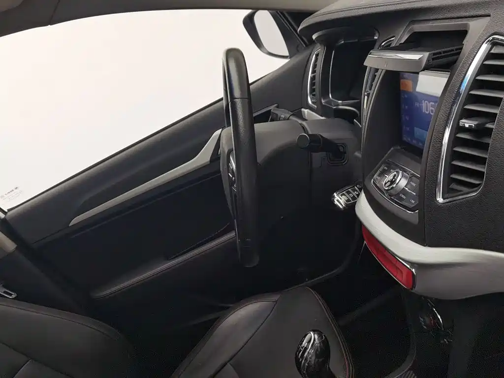 Фото 22 - Geely Vision